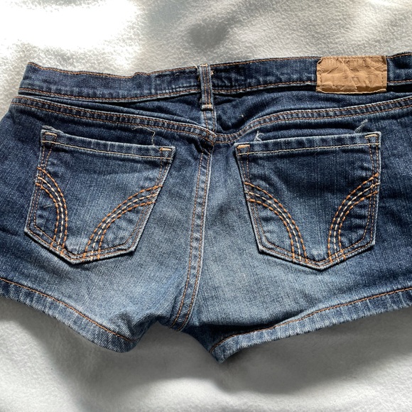 Hollister jean shorts - size 1 - Picture 2 of 2